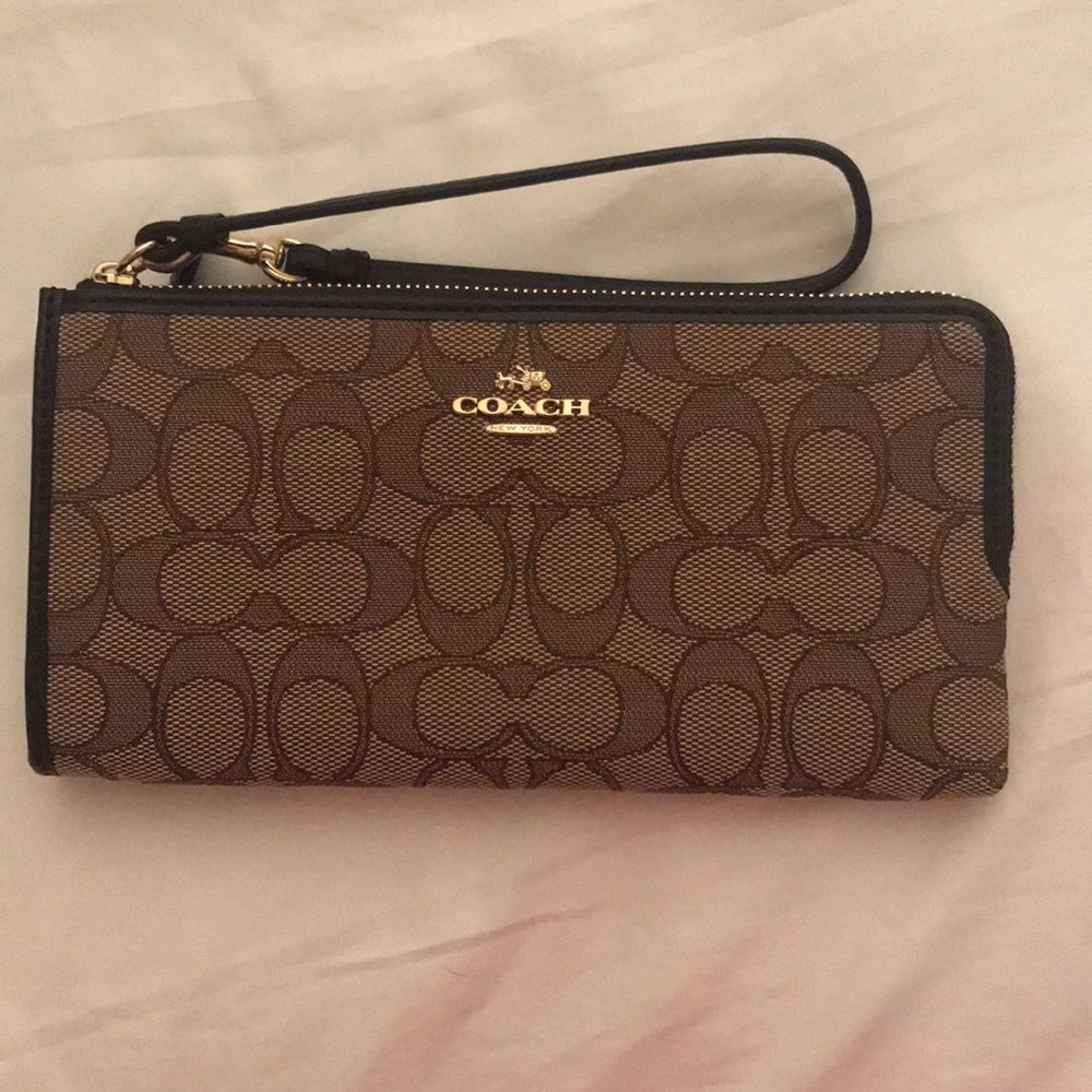 Coach zip wallet/wristlet